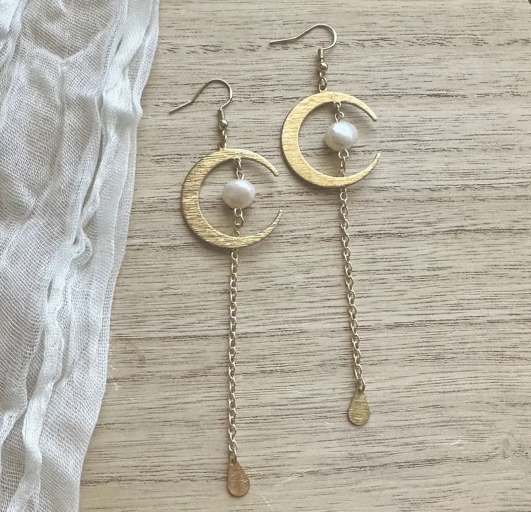 Pearl Moon Drop Earings
